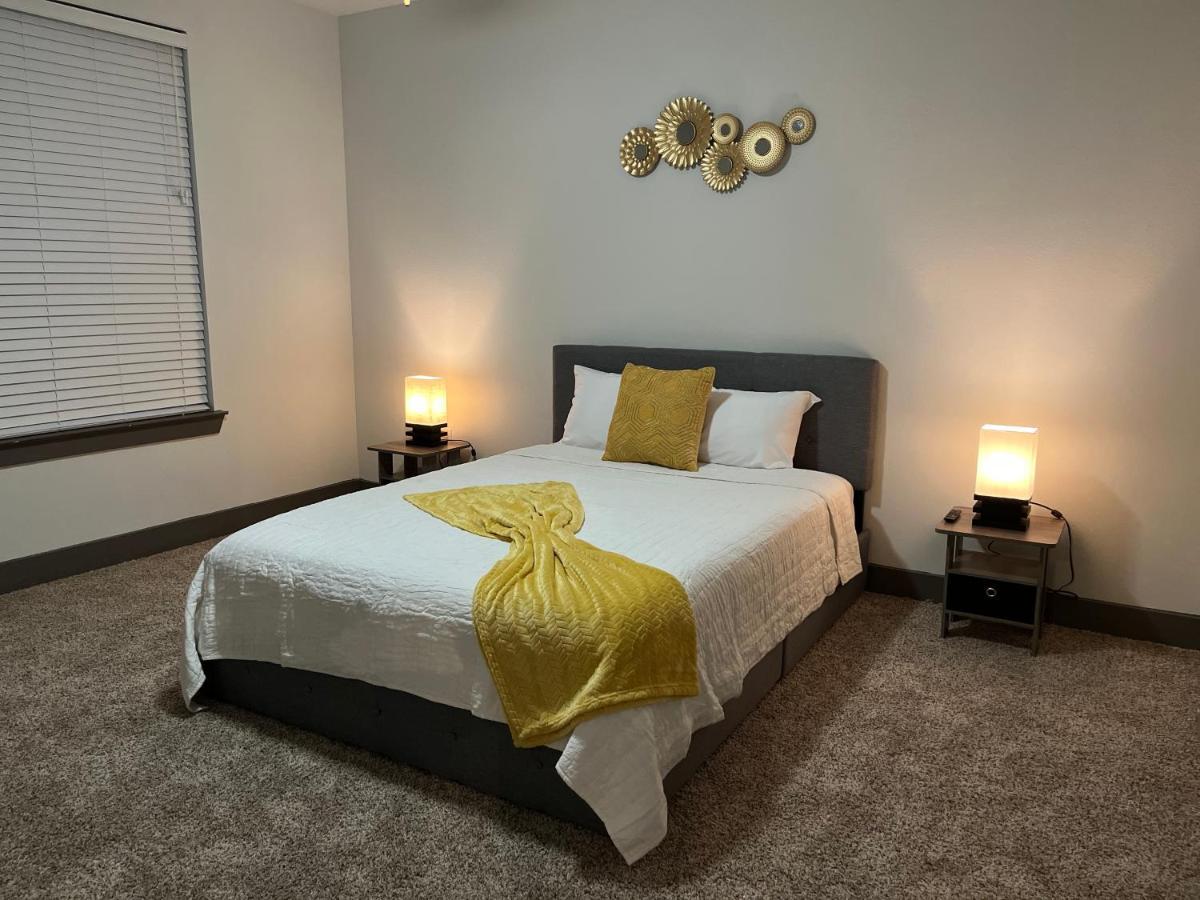 Comfy Abode Near Bush Airport Apartment Houston Exterior photo