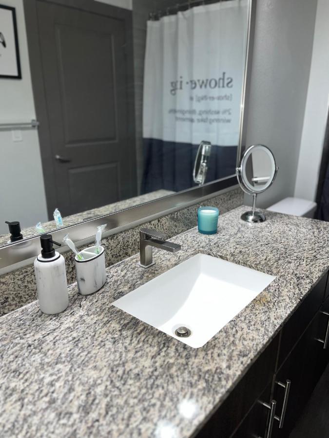Comfy Abode Near Bush Airport Apartment Houston Exterior photo